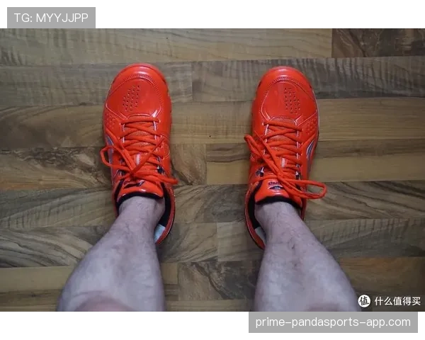 傅海峰穿拖鞋逛菜市场的样子，奥运冠军和讨价还价的大妈同框太违和